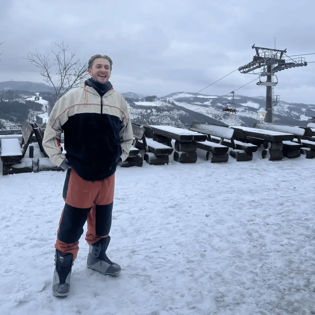 Bild von Lasse Goßmann mit kleidung für den wintersport aus den 80ern